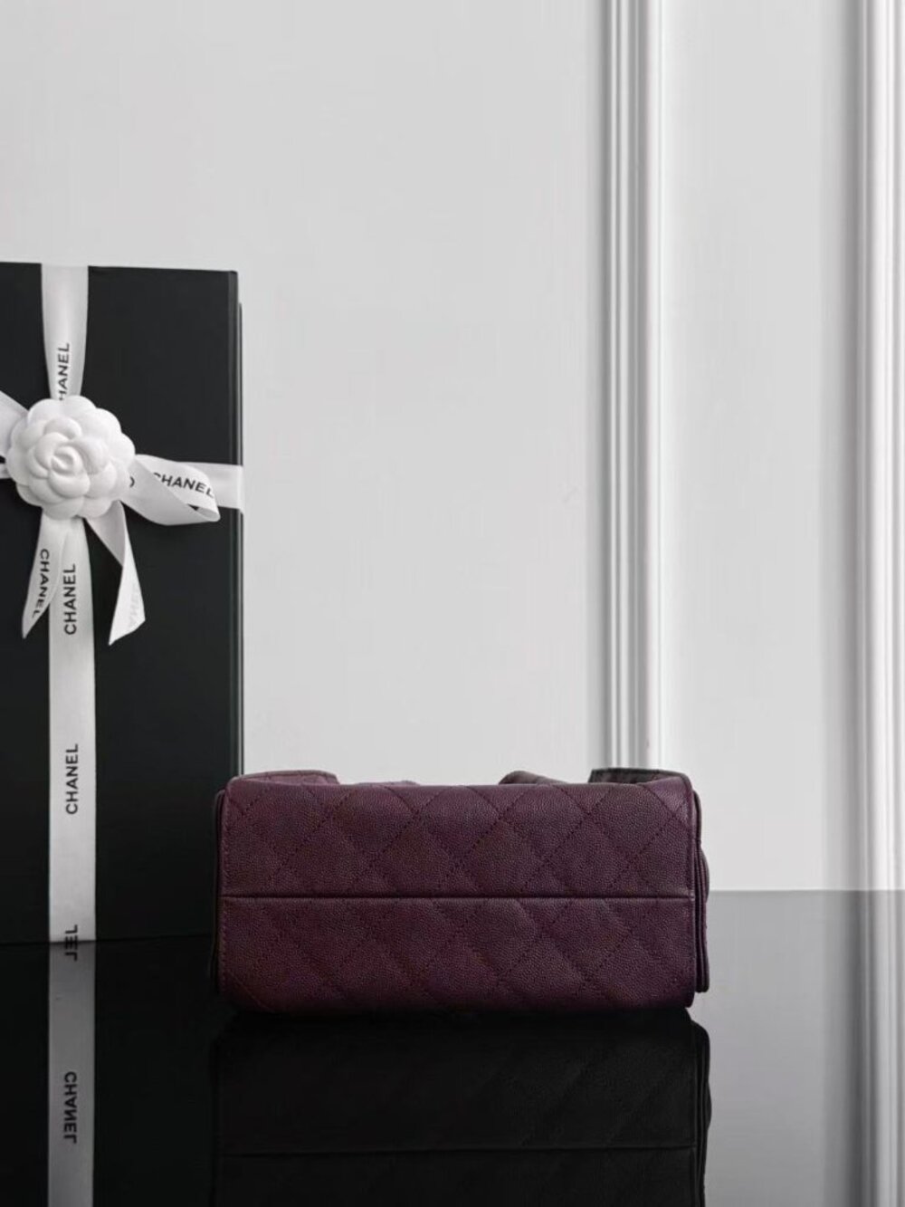 Classic CHANEL Bag: A Stylish and Versatile Choice for Elegance - Picture 6 of 6